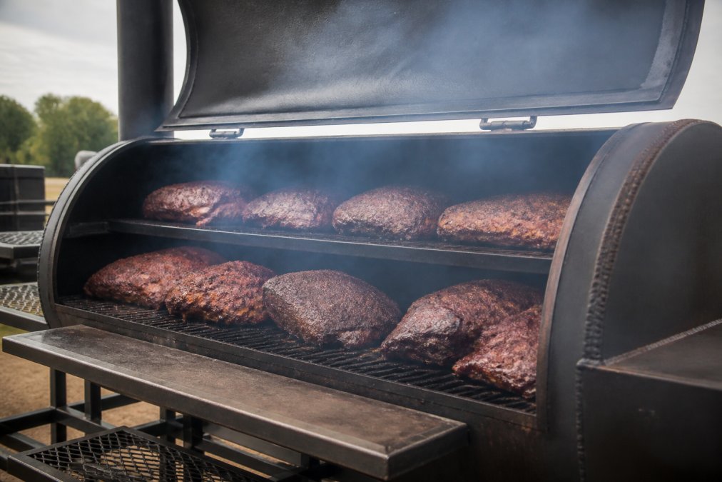 Why Professional Smokers Hold Heat Better - Blowin' Smoke Cookers