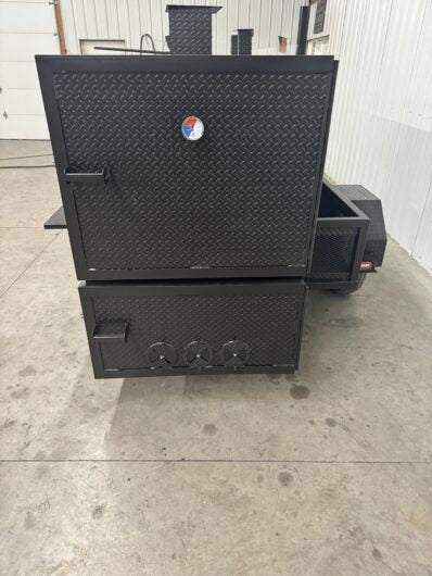 SNS 4060 Cabinet Smoker with diamond tread steel construction, large capacity smoker and charcoal grill for commercial catering.