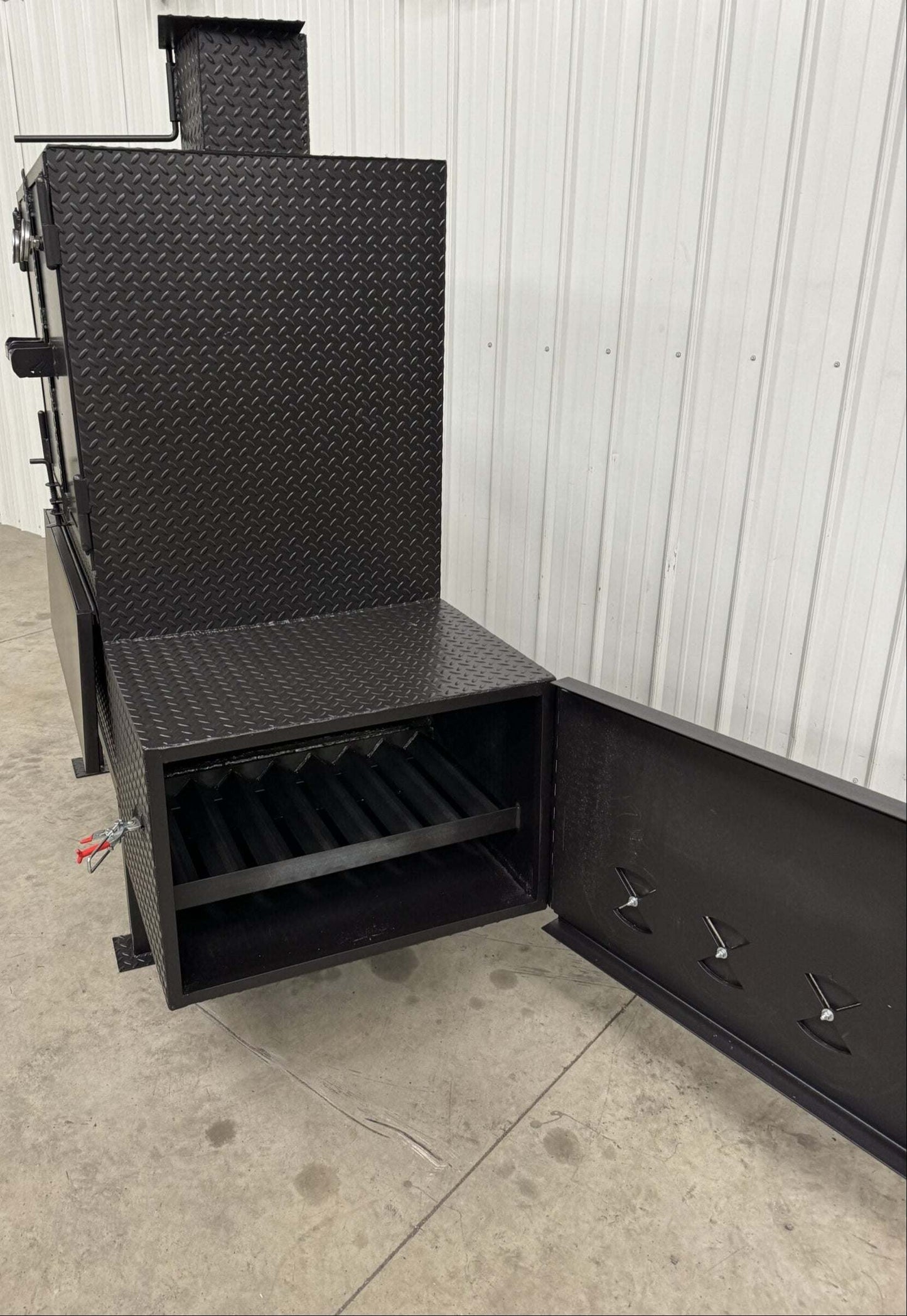 SNS 40 smoker cabinet with large 30x40 main chamber, heavy-duty build, and double-walled insulated firebox.