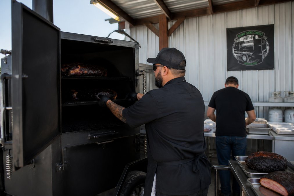 How to Choose a Reverse Flow Smoker for Catering