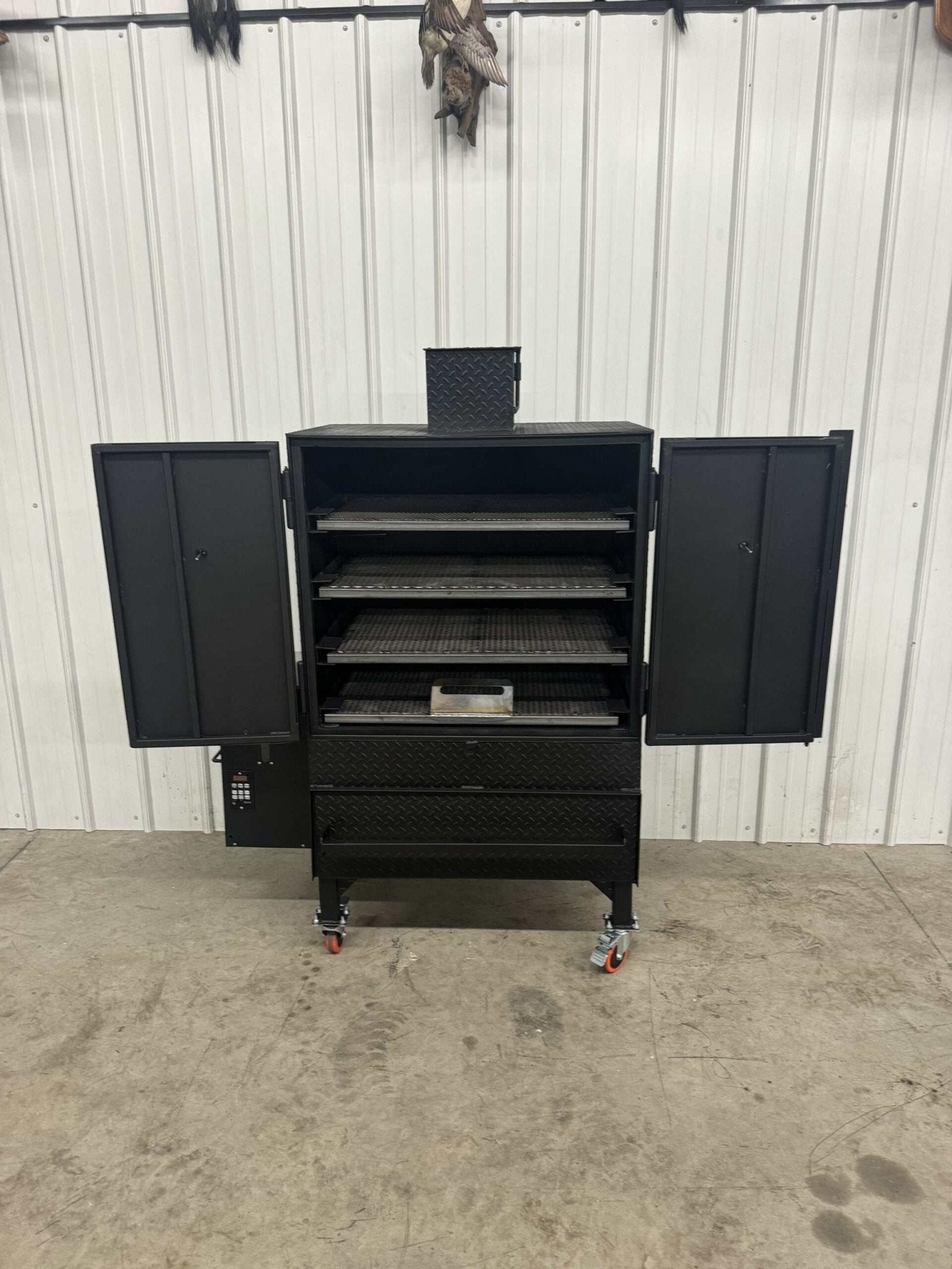 Pellet Smoker SNS Pellet Vault - Blowin' Smoke Cookers